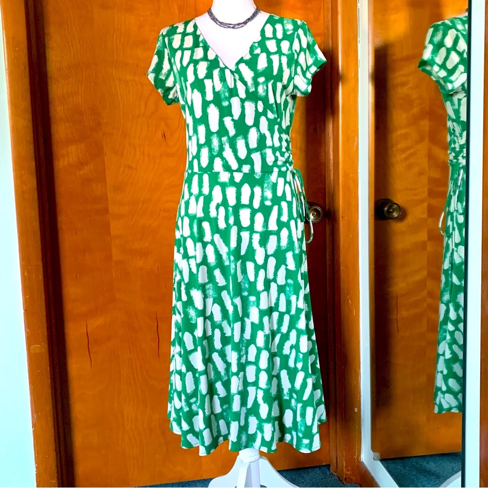Chadwick’s dress V neck midi length green